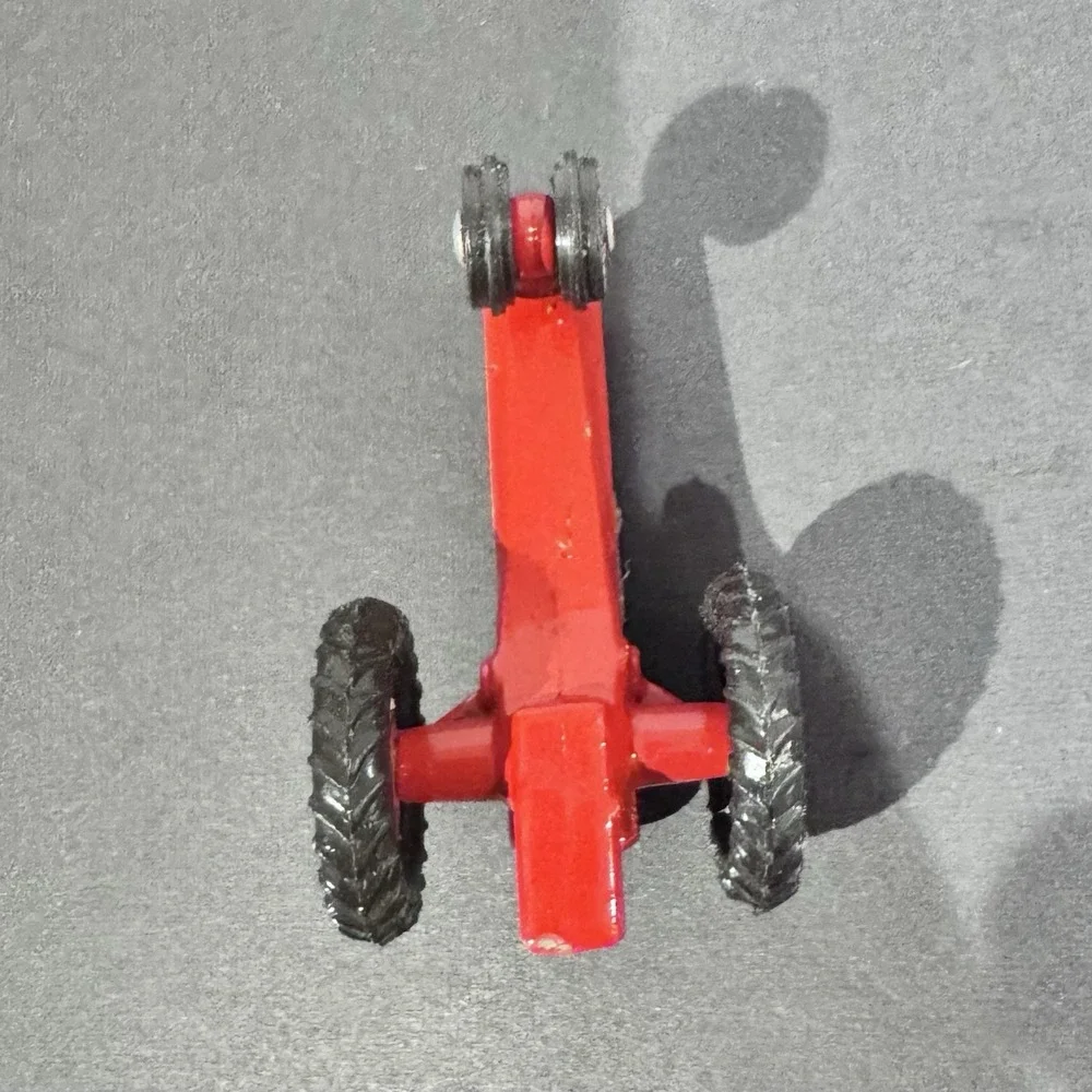 CLATS 1988 1:64 Diecast Model Of A 1938 Red‎ Cockshutt H70 Tractor Rubber Wheels